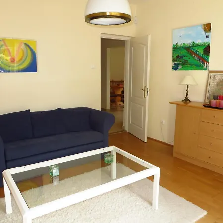Tulipan Haz Apartment