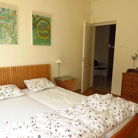 Tulipan Haz Apartment